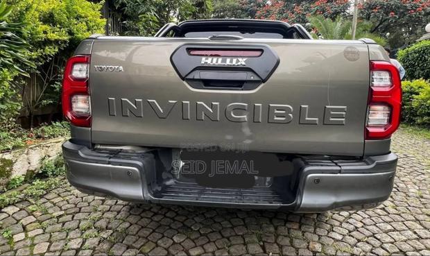 Toyota Hilux 2021 Gray