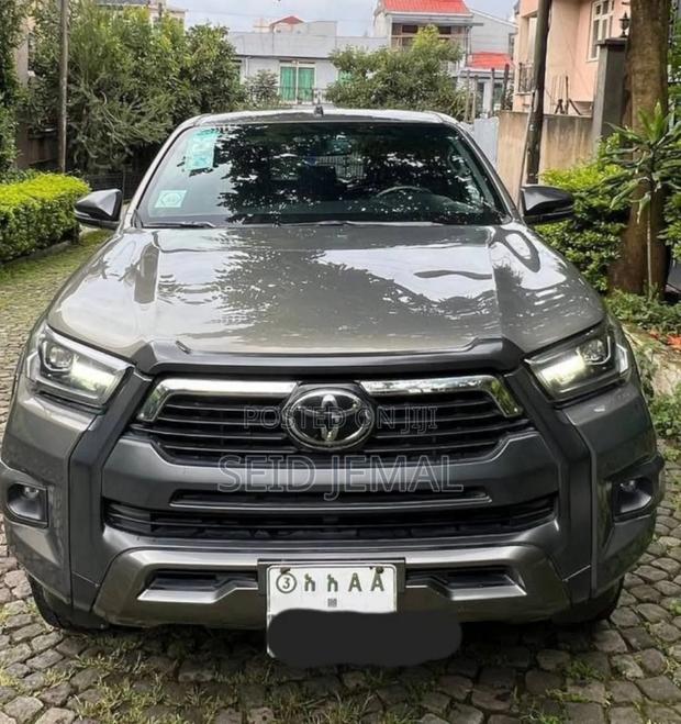 Toyota Hilux 2021 Gray