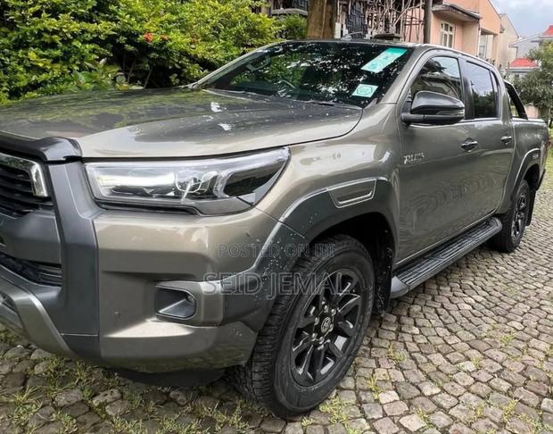 Toyota Hilux 2021 Gray