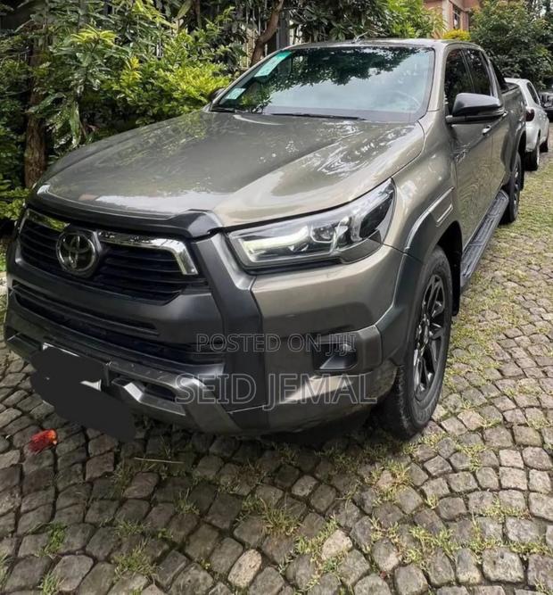 Toyota Hilux 2021 Gray