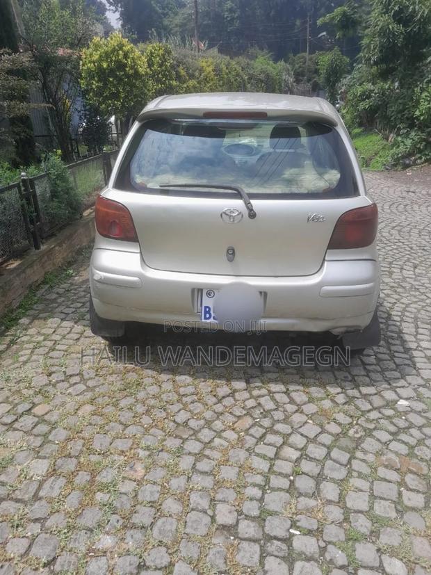 Toyota Vitz 2002 Gold