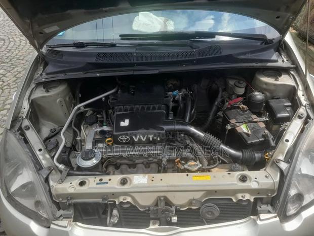 Toyota Vitz 2002 Gold