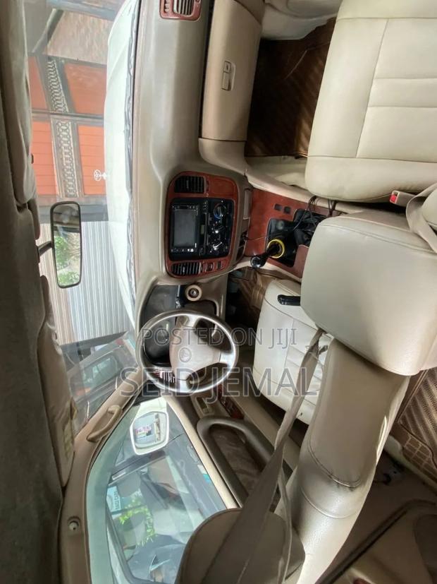 Toyota Land Cruiser 2002 White
