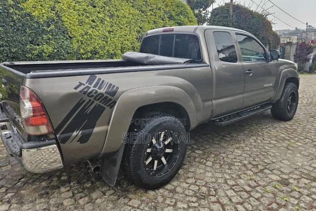 Toyota Tacoma 2012 Gray