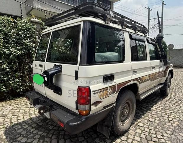 Toyota Land Cruiser 2019 White
