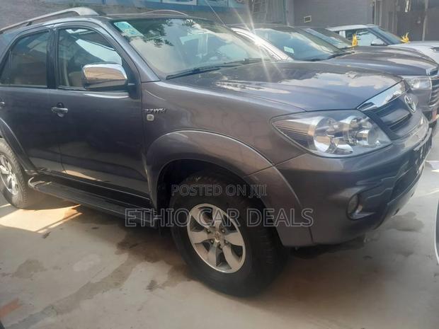Toyota Fortuner 2004 Black