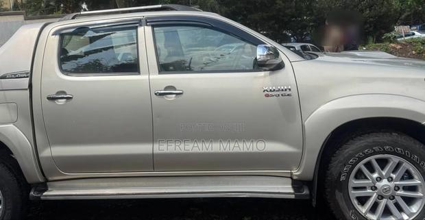 Toyota Hilux 2014 Gold