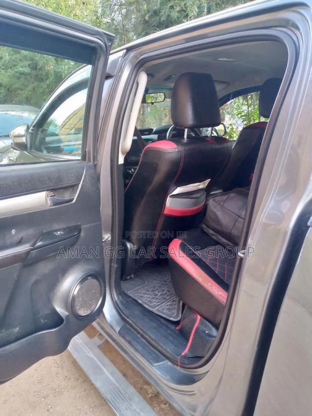 Toyota Hilux 2019 Gray
