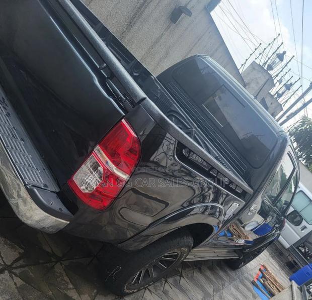 Toyota Hilux 2013 Black