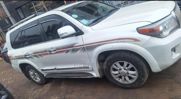 Toyota Land Cruiser 2012 White