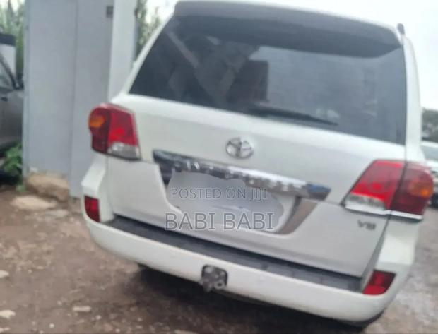 Toyota Land Cruiser 2012 White