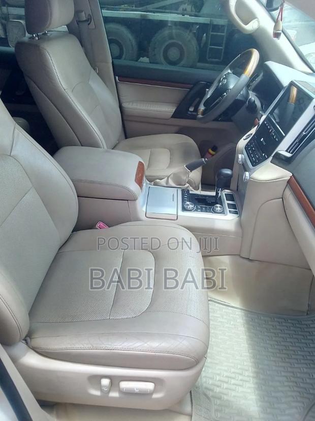 Toyota Land Cruiser 2012 White