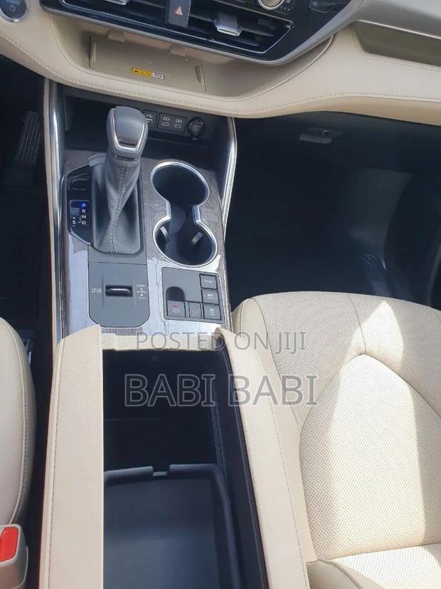 Toyota Highlander Hybrid 2024 Silver