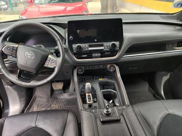 Toyota Grand Highlander Hybrid 2024 Matt Black