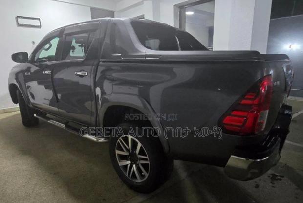 Toyota Hilux 2018 Silver