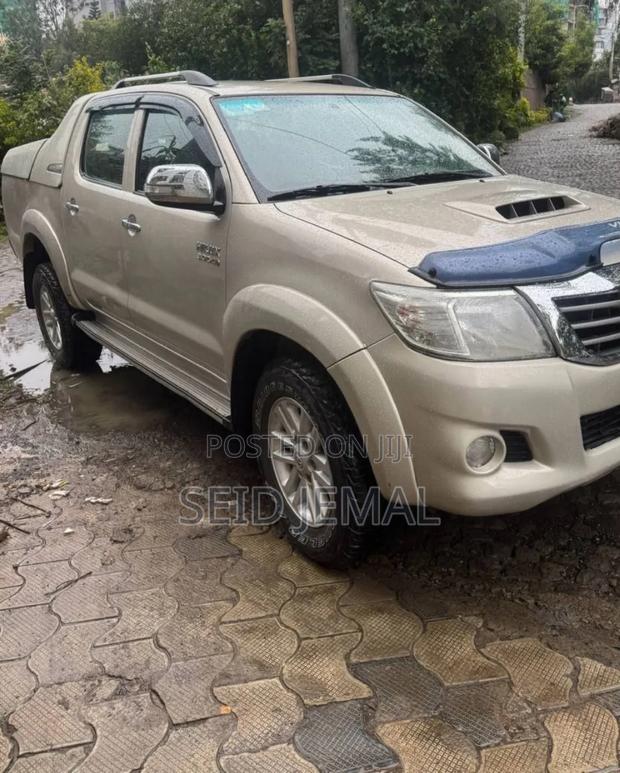 Toyota Hilux 2015 Silver