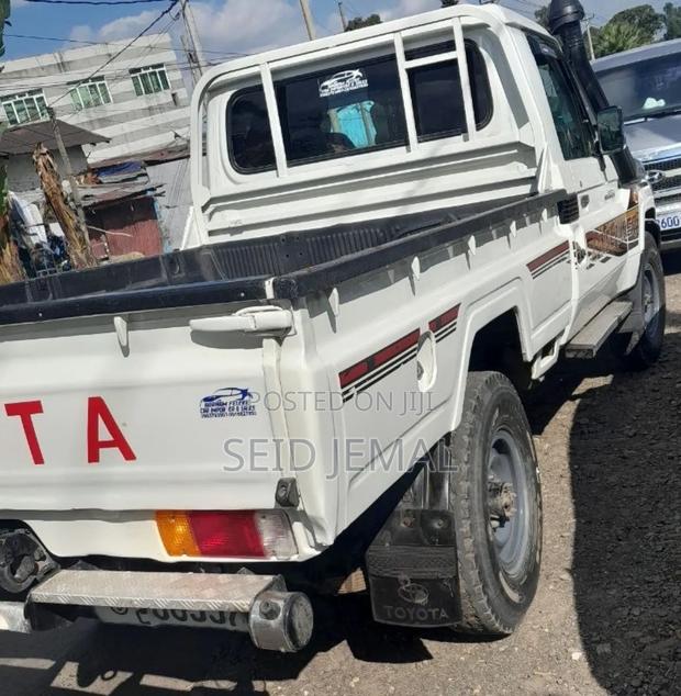 Toyota Hilux 2015 White