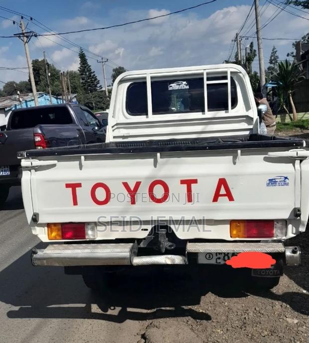 Toyota Hilux 2015 White
