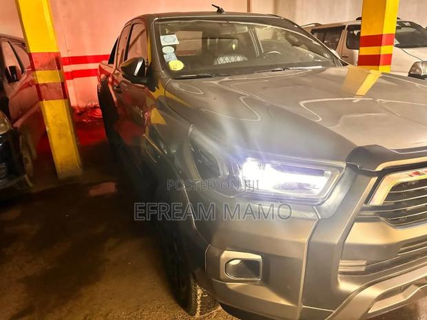 Toyota Hilux 2021 Gray