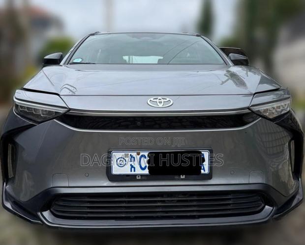 Toyota bZ4X 71.4 kWh FWD 2023 Gray