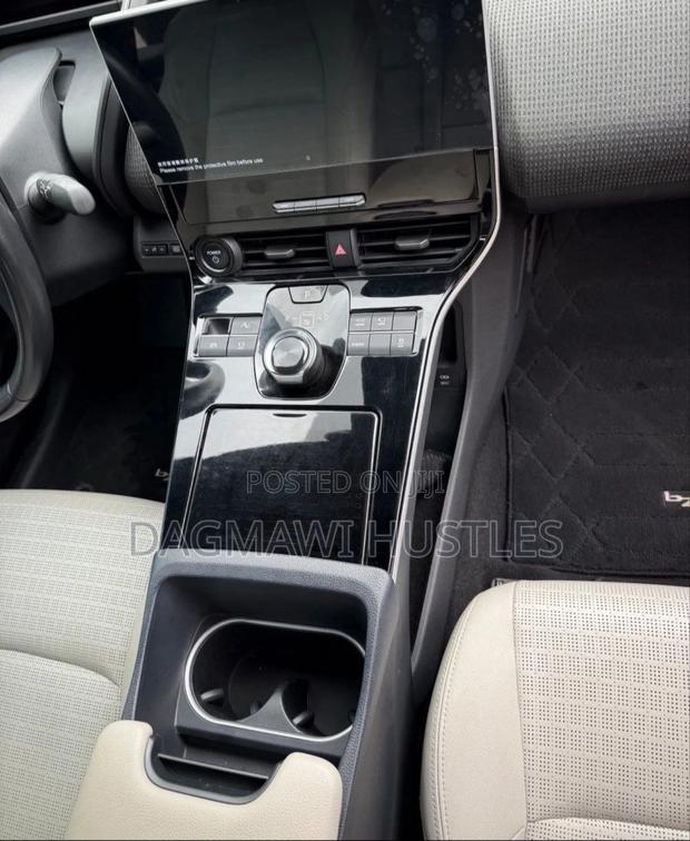 Toyota bZ4X 71.4 kWh FWD 2023 Gray