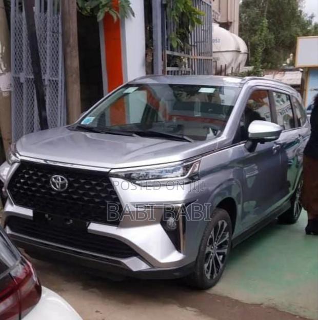 New Toyota Veloz 2025 Silver