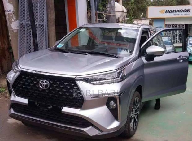 New Toyota Veloz 2025 Silver