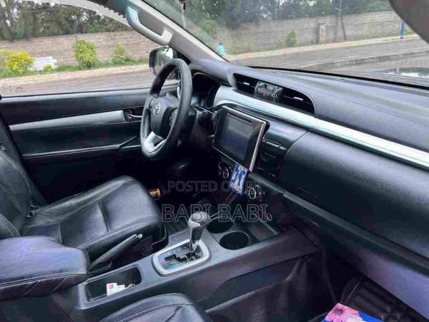 Toyota Hilux 2017 Silver