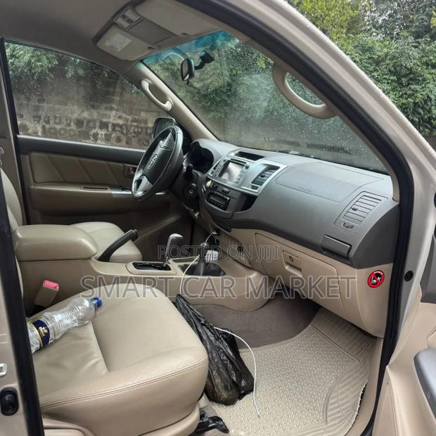Toyota Hilux 2015 Gray