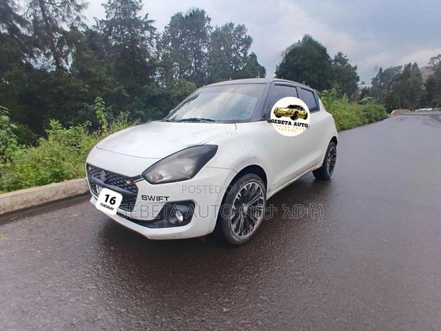 Suzuki Swift 2022 White