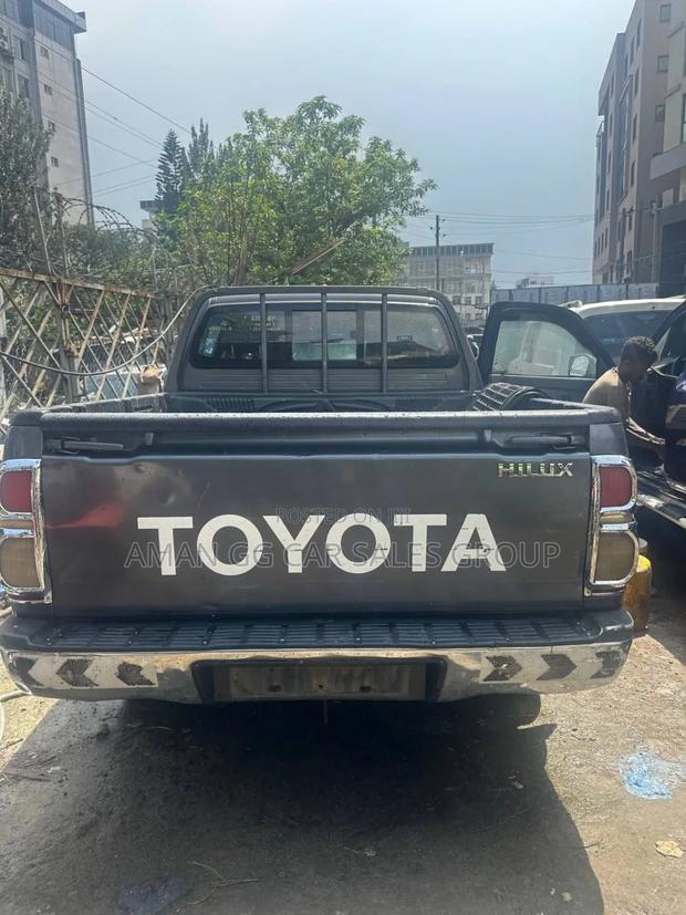 Toyota Hilux 2014 Gray