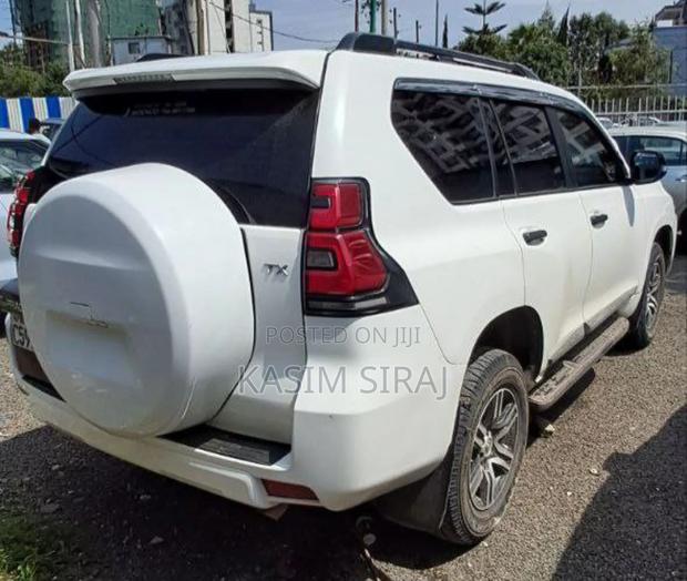 Toyota Land Cruiser Prado 2.8 2017 White