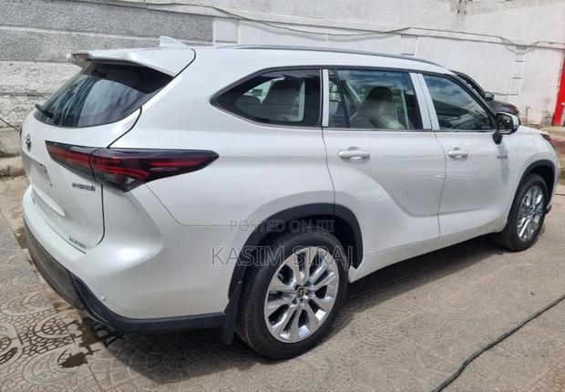 Toyota Highlander Limited FWD 2023 White