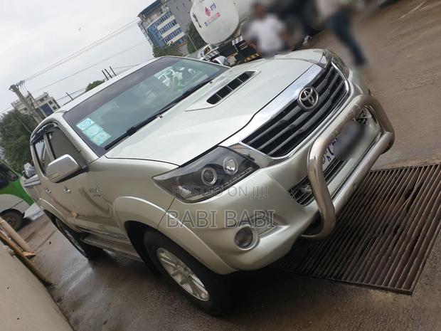 Toyota Hilux 2015 Gold