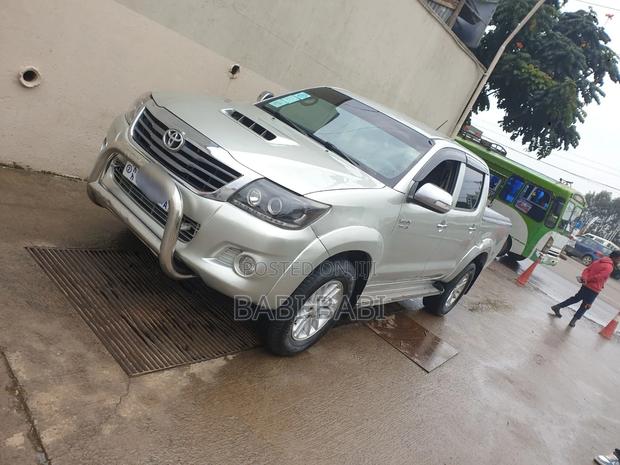 Toyota Hilux 2015 Gold
