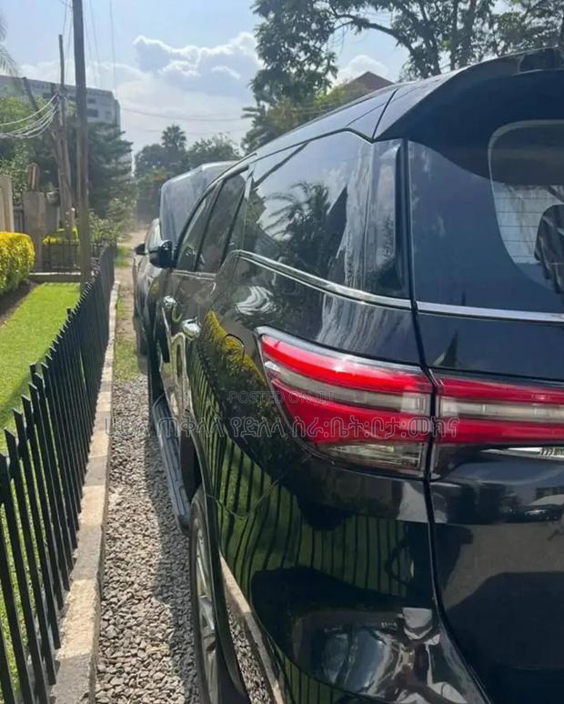 Toyota Fortuner 2023 Matt Black