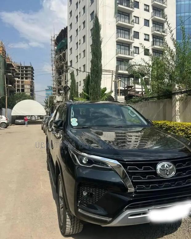 Toyota Fortuner 2023 Matt Black