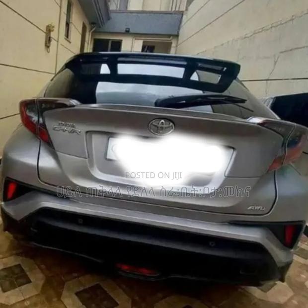 Toyota C-HR 2017 Pink