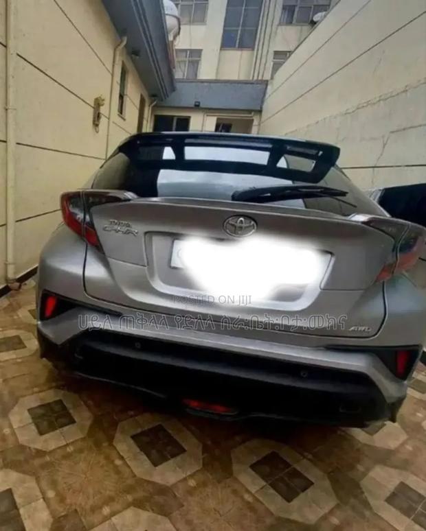 Toyota C-HR 2017 Pink