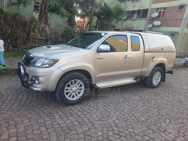 Toyota Hilux SR 4x4 2015 Blue