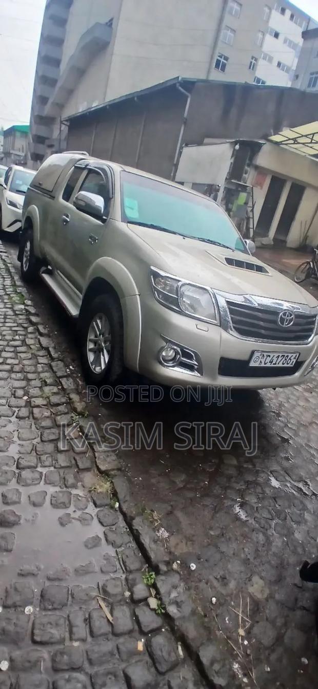 Toyota Hilux SR 4x4 2015 Blue