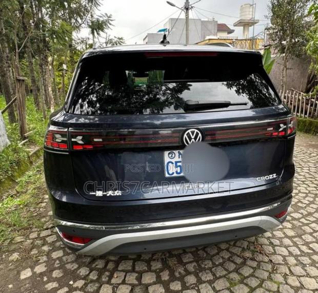Volkswagen ID.6 2024 Blue