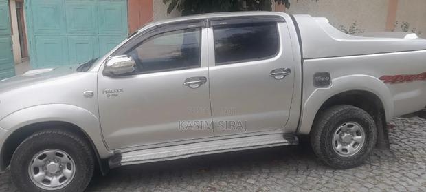 Toyota Hilux 2.5 D-4D 4X4 SRX 2010 Silver