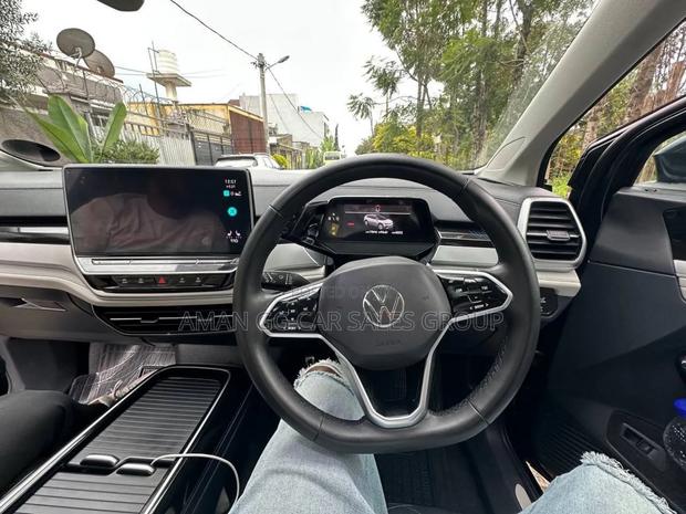 Volkswagen ID.6 2024 Blue