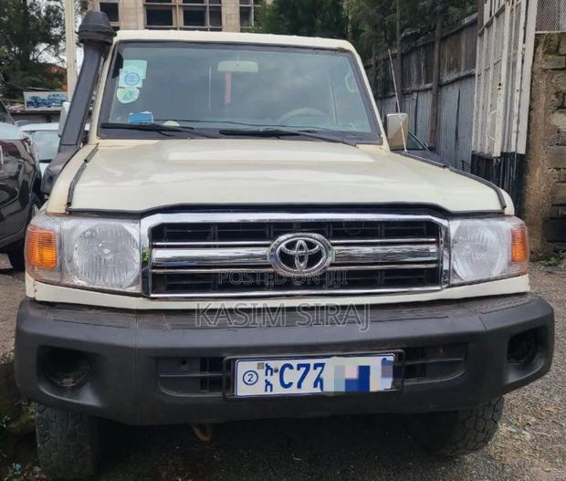 Toyota Hilux 2.5 D-4D SRX 2011 White