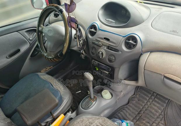 Toyota Vitz 2001 Red