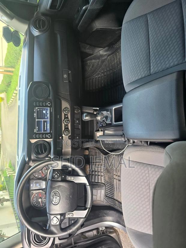 Toyota Tacoma 2020 Silver