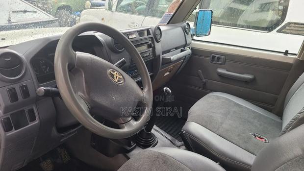 Toyota Hilux SR 4x4 2018 White