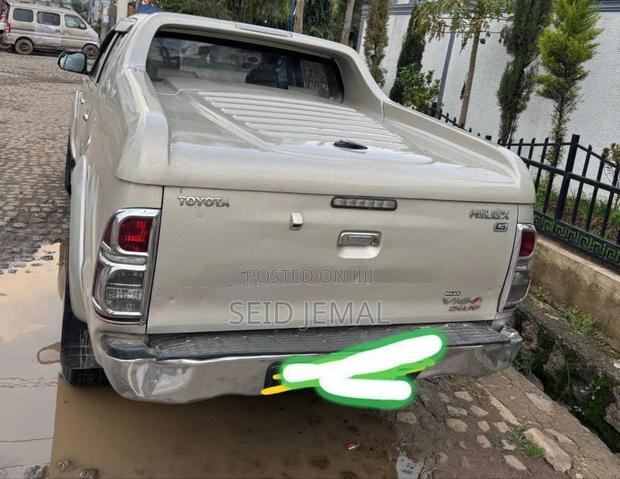 Toyota Hilux 2015 Silver