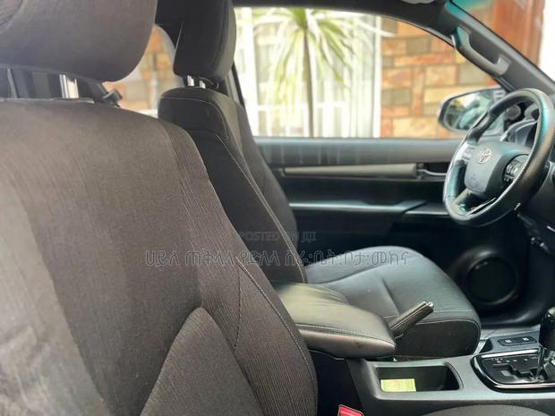 Toyota Hilux 2021 Silver